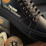 Donald lança tênis temático de Bitcoin, destacando a facilidade da criptomoeda como forma de pagamento.