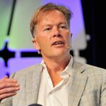 Imagem da matéria: Bilionário que comprou Bitcoin por US$ 100 recomenda 2 ativos para diversificar carteira