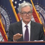 Bitcoin recua com silêncio de Trump sobre reserva estratégica e cautela do Fed