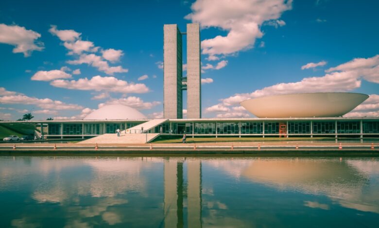 Imagem da matéria: Congresso define data para discutir MP que tributa criptomoedas em 17,5%