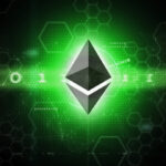 Logo cinza do Ethereum com um feixe de luz verde e um fundo que simula uma blockchain