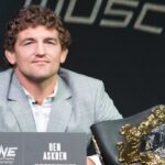 Ben Askren posa para foto quando campeão do One