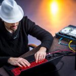 Hacker rouba corretora, compra Ethereum, lucra milhões, e devolve fundos