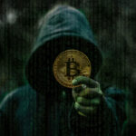 Hacker segurando moeda bitcoin