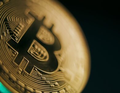 Imagem da matéria: O Roubo Silencioso: como o Bitcoin sequestra a liquidez dos gastos governamentais