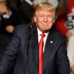 Donald Trump, presidente dos EUA, sorrindo durante campanha em 2024