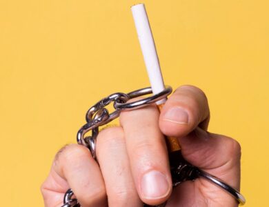 Golpista das criptomoedas foragido há cinco anos é preso após jogar cigarro no chão