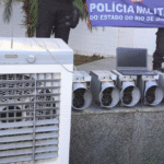 PMs do RJ mostram equipqmentos de mineração calandestina de criptomoedas