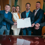 Governador Eduardo Paes em solenidade no Palácio Piratini