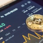 Empresa de tesouraria de BNB é expulsa da Nasdaq e ações caem 77%