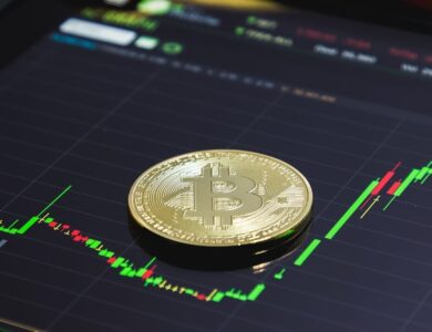 Bitcoin reverte perdas e inicia semana em alta
