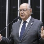 Deputado quer limitar transações em dinheiro e acabar com notas de R$ 100 e R$ 200