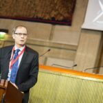 Por que este Nobel de Economia está preocupado com o futuro das stablecoins?