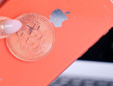 Preço de lançamento do iPhone ficou 50% mais barato em Bitcoin, aponta estudo