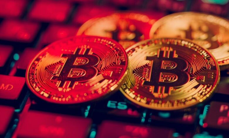 Por que o Bitcoin está caindo mesmo com tantas notícias positivas?