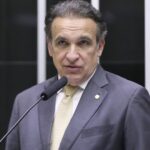 Deputado cobra Receita Federal sobre rastreio de criptomoedas e bets de brasileiros
