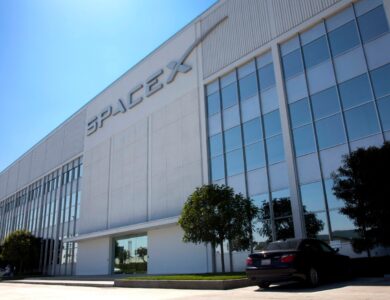 Empresa de Elon Musk move R$ 1,5 bilhão em bitcoin para novos endereços