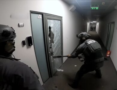 Europol desmantela esquema de golpes, apreendendo 40 mil cartões SIM e R$ 1,8 milhão em criptomoedas
