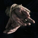 Investidor é obrigado a transferir R$ 3,2 milhões em Bitcoin após ser esfaqueado