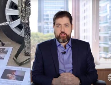 Vídeo: Investidores lesados pela Atlas Quantum disparam com fuzil próximo de fotos de criador do golpe