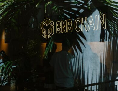 Investidores caem em golpe após BNB Chain ter rede social hackeada