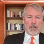 Michael Saylor pausa compras enquanto Bitcoin atinge novas máximas