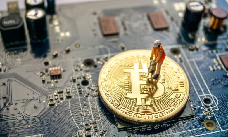 Receita diária dos mineradores de Bitcoin cai para a mínima do ano