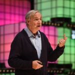 Ouro rompe os US$ 4.000 e Ray Dalio diz que momento “é muito parecido com o início dos anos 70”