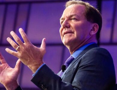 “Parece exatamente como em 1999”, diz Paul Tudor Jones, recomendando Bitcoin, ouro e Nasdaq