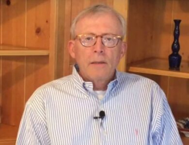 Peter Brandt prevê queda de 50% para o Bitcoin após criptomoeda repetir padrão visto na soja na década de 70