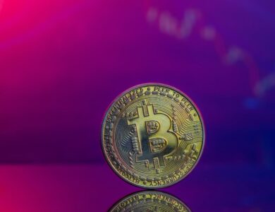 Aversão ao risco dispara e Bitcoin testa níveis críticos