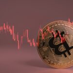 Bitcoin inicia novembro em queda e liquida mais de 300 mil traders