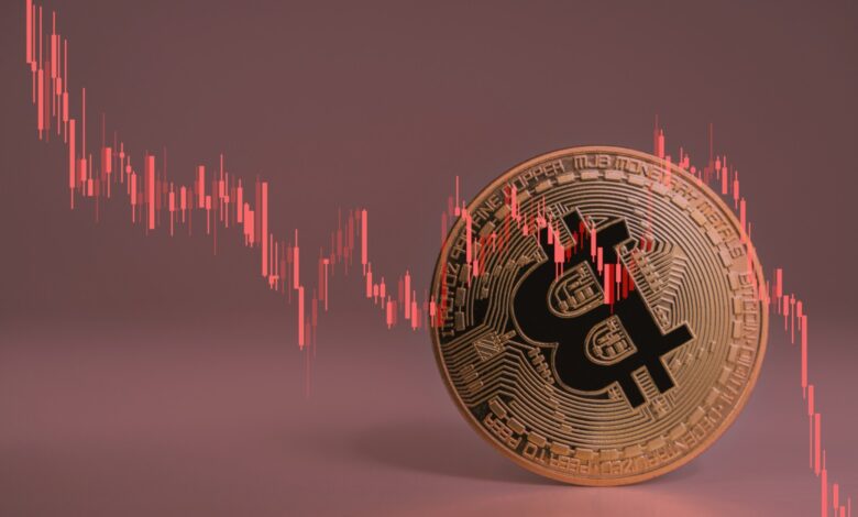 Bitcoin inicia novembro em queda e liquida mais de 300 mil traders