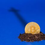 Bitcoin forma 'cruz da morte' em seu gráfico, saiba o que aconteceu das últimas vezes