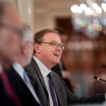 Bitcoin retoma os US$ 90.000 com esperança de corte nos juros e nomeação de Hassett à presidência do Fed