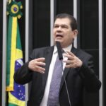 Deputado mira Bitcoin após escândalo de R$ 54 bilhões: "temos que sufocar"
