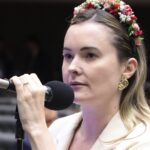 Julia Zanatta quer suspender regras da Receita Federal para criptomoedas, a DeCripto