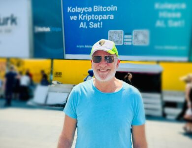 "Preço do bitcoin em prata foi dizimado, venda enquanto pode", ataca Peter Schiff