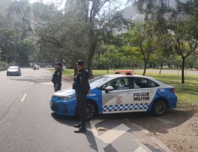 Policiais do Rio pulam em casa suspeita e encontram máquinas de mineração de bitcoin em funcionamento