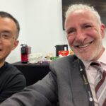 "Holders de bitcoin acham que vão ganhar muito dinheiro, mas é o oposto", diz Peter Schiff