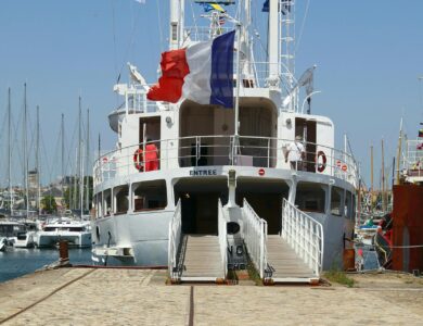 Assaltantes invadem casa, amarram casal e roubam suas criptomoedas na França