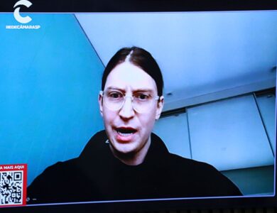 Felca participa de CPI da Íris e nega contato com empresa investigada