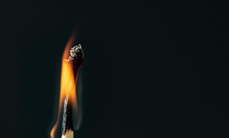 Jovem é assassinado e carbonizado após ser forçado a entregar suas criptomoedas