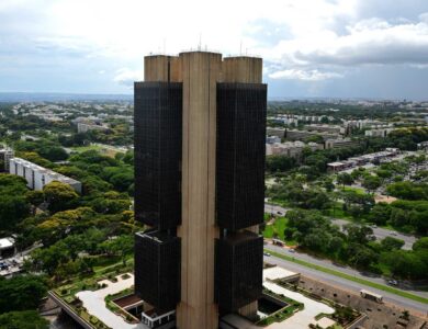 Banco Central do Brasil adiciona novas regras e obriga corretoras de criptomoedas a operar com exigências de bancos