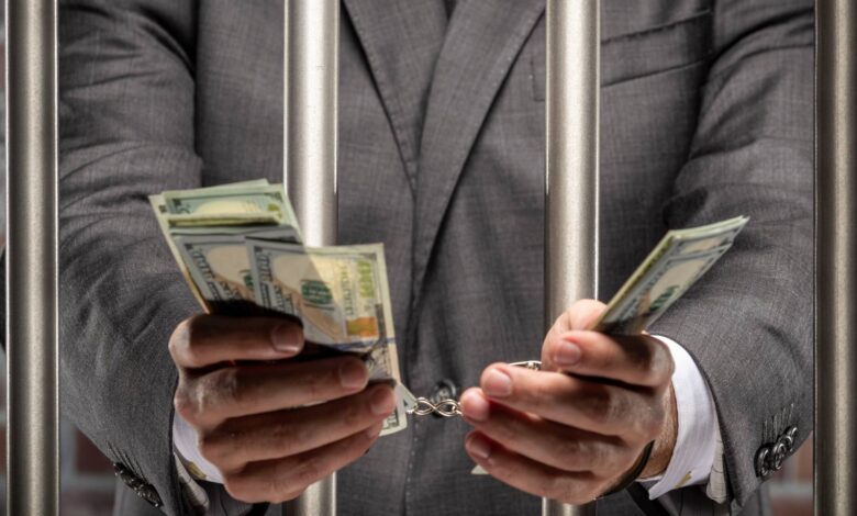 Funcionário de banco confessa crimes contra clientes em US$ 8 milhões em caso histórico