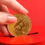 Tensão global derruba Bitcoin em fevereiro e apaga 450 bilhões de dólares do mercado, diz análise de IA do CoinMarketCap