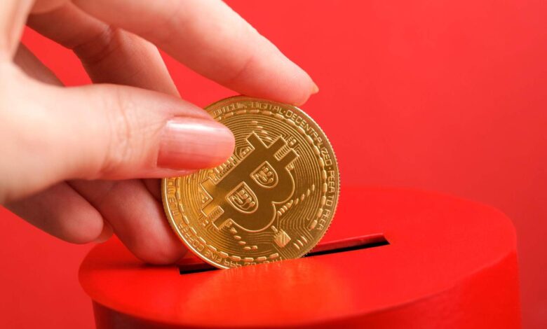 Tensão global derruba Bitcoin em fevereiro e apaga 450 bilhões de dólares do mercado, diz análise de IA do CoinMarketCap