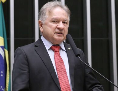 Deputado do PT diz que avanço das criptomoedas no Brasil "abriu portas perigosas"