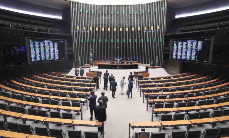 Projeto que exige proteções no Drex avança na Câmara com mudanças no texto