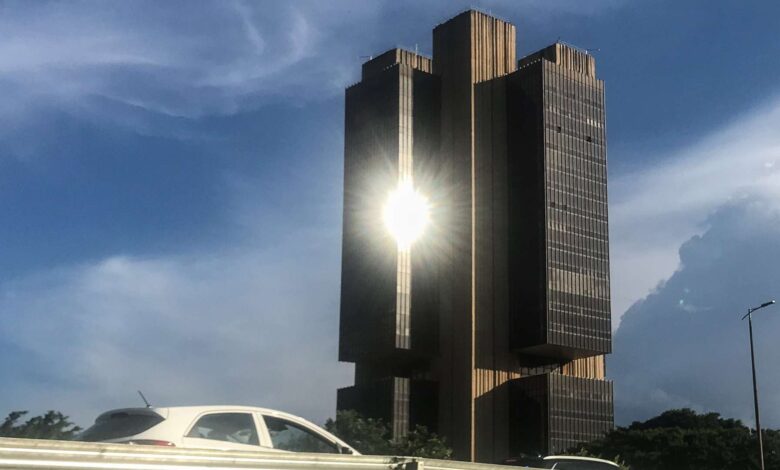 Banco Central proíbe o uso de criptomoedas em transferências de capital ao exterior